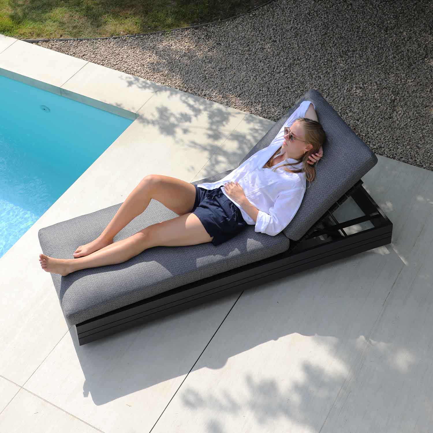 Hannover II 3 Seater Aluminium Outdoor Lounge With Sunlounger Feature - Image 12