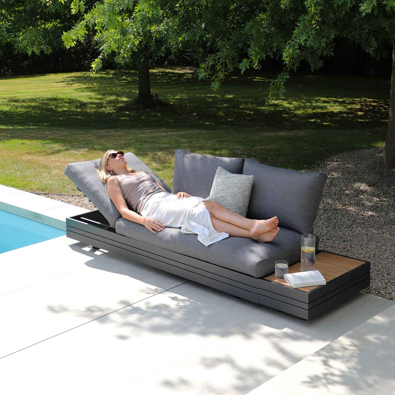 Hannover II 3 Seater Aluminium Outdoor Lounge With Sunlounger Feature - Image 13