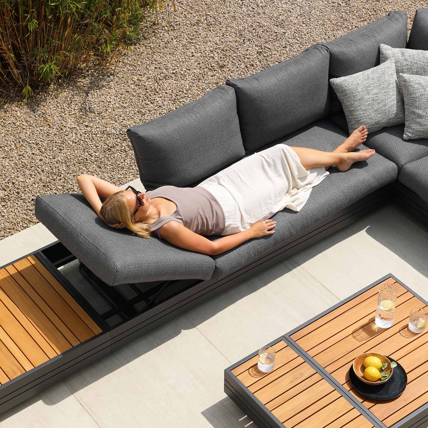 Hannover II 3 Seater Aluminium Outdoor Lounge With Sunlounger Feature - Image 7