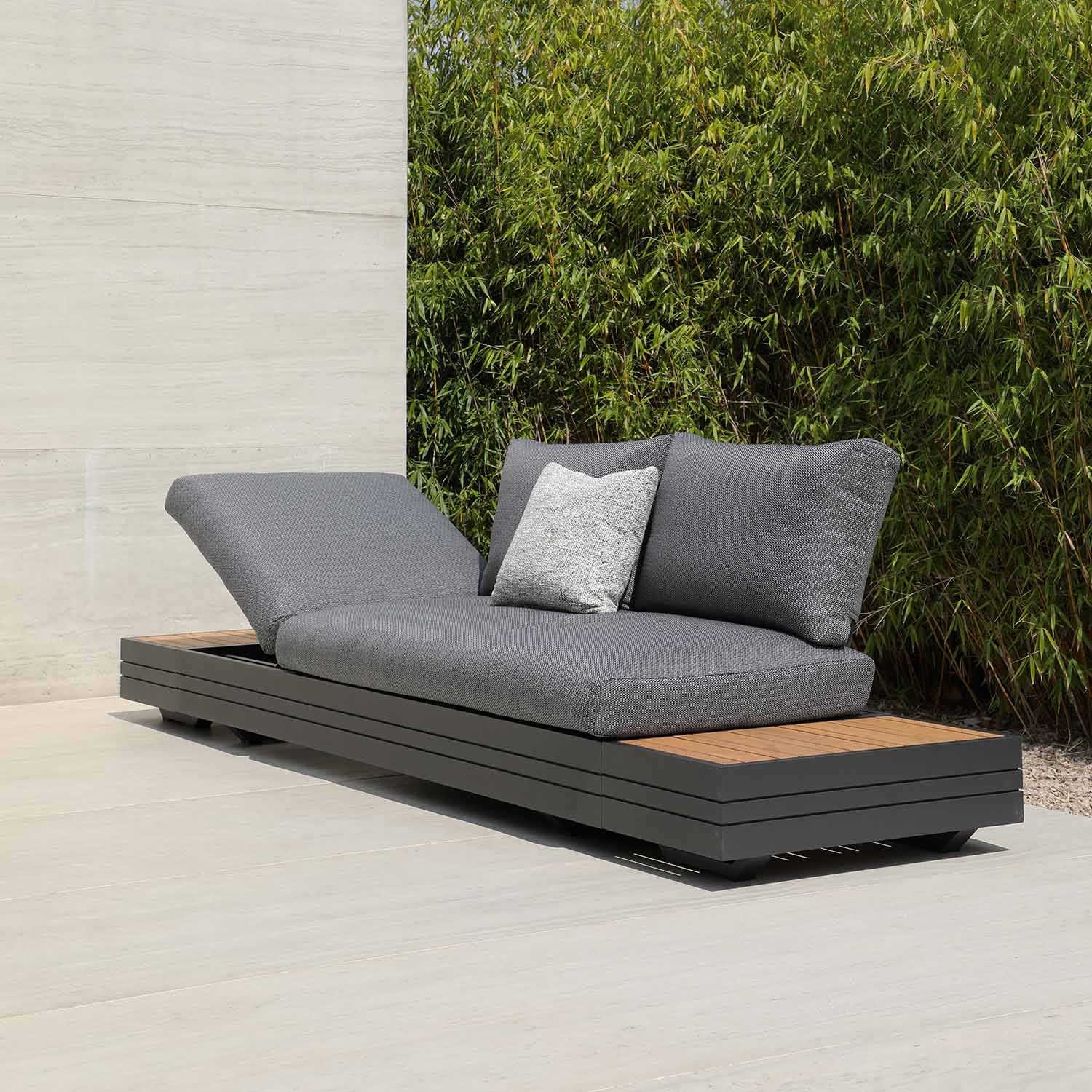 Hannover II 3 Seater Aluminium Outdoor Lounge With Sunlounger Feature - Image 9