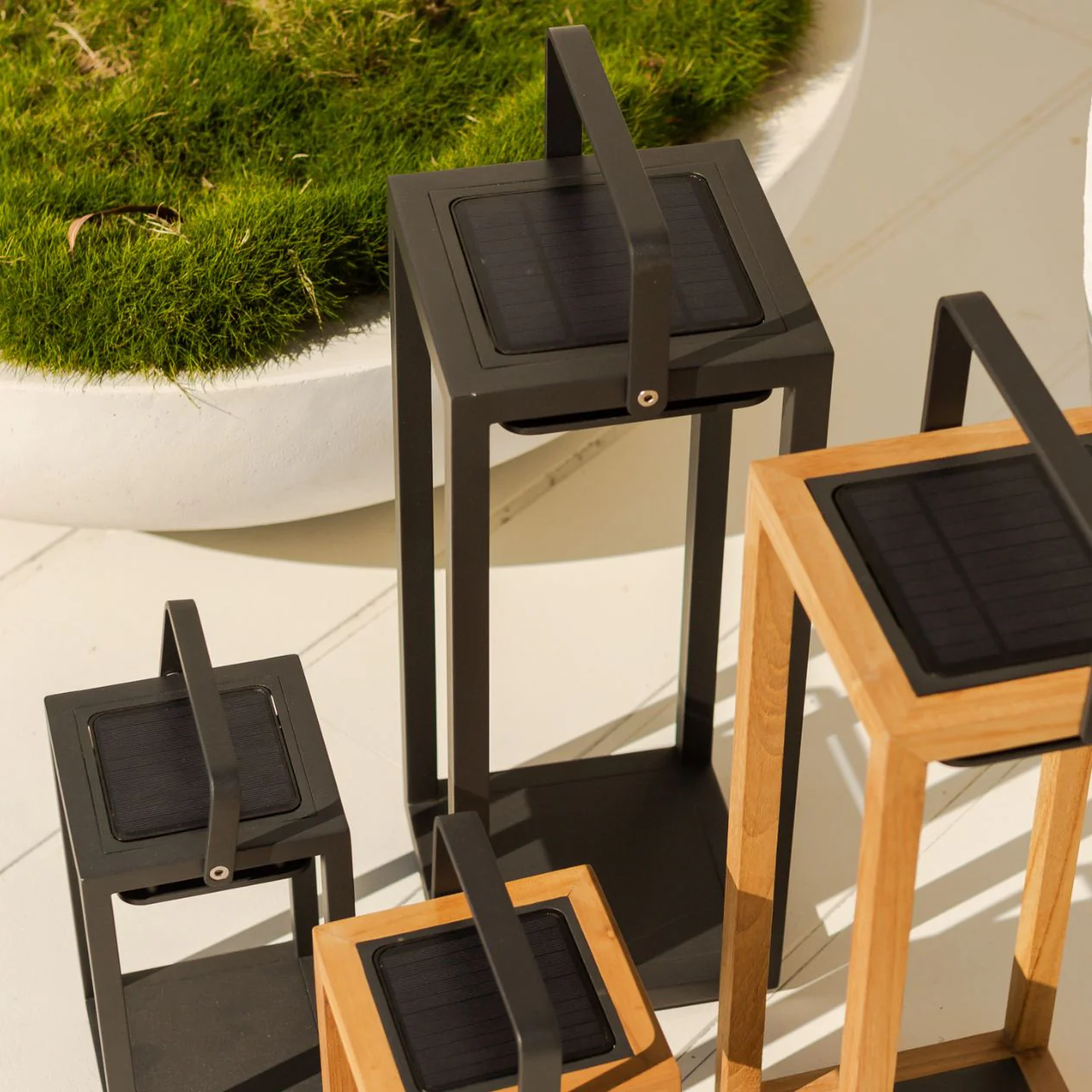Lincoln Outdoor Aluminium Solar Lamp Large - Image 3