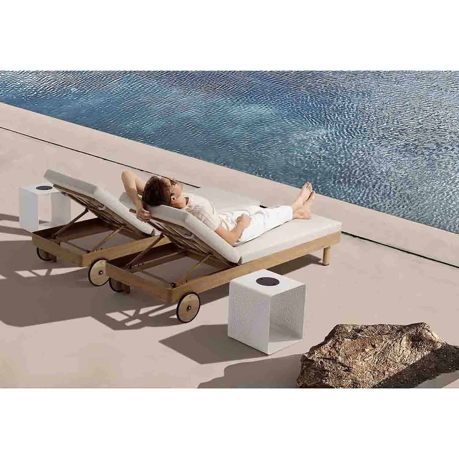 Regina Outdoor Aluminium Sun Lounger - Image 3